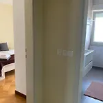 Toni *